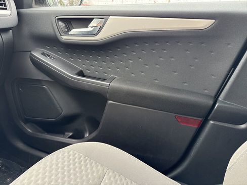 Used 2020 Ford Escape SE image 21