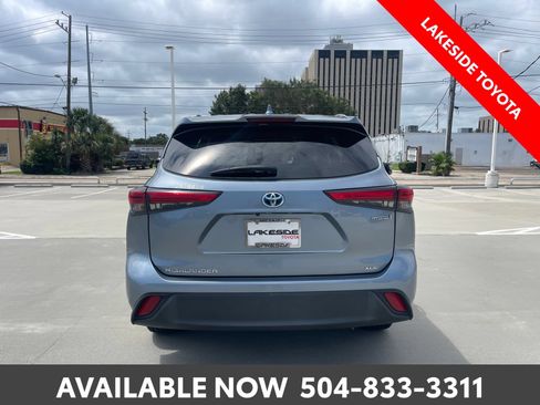 Used 2022 Toyota Highlander XLE FWD image 4