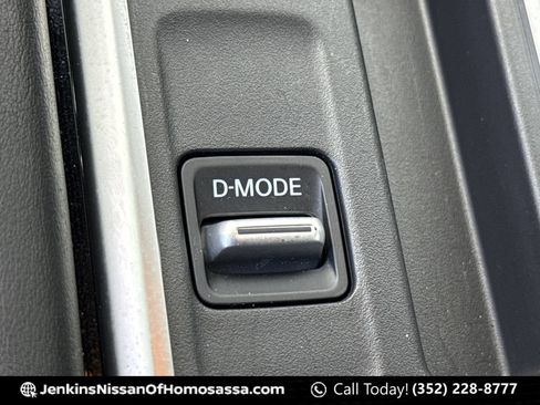 Certified 2022 Nissan Pathfinder SL w/ SL Premium Package FWD image 40