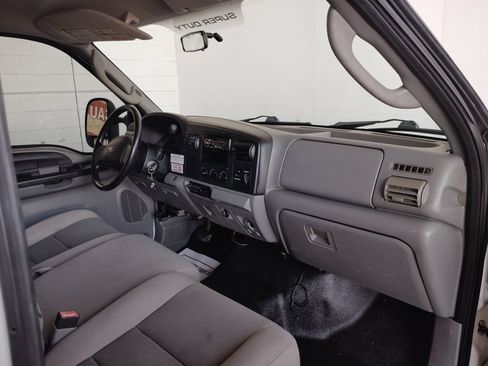 Used 2006 Ford F250 2WD Regular Cab Super Duty image 10