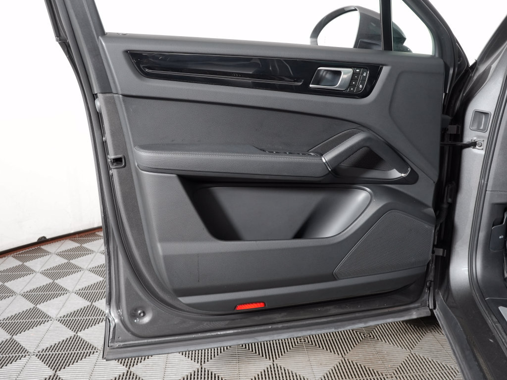 Certified 2023 Porsche Cayenne Coupe AWD/4WD image 17