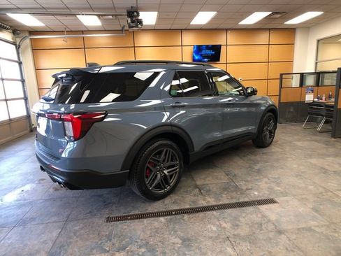 Used 2025 Ford Explorer ST AWD/4WD image 7