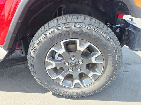 Used 2025 Jeep Wrangler Unlimited Sahara AWD/4WD image 21