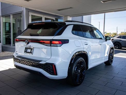 New 2026 Volkswagen Tiguan SE R-Line image 2