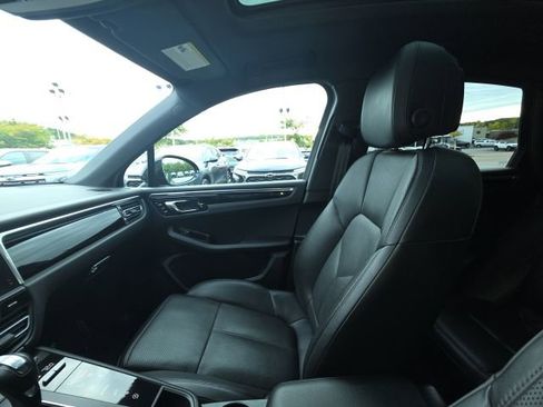 Used 2022 Porsche Macan image 23