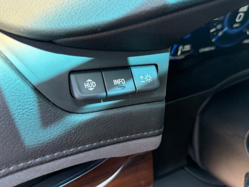 Used 2019 Cadillac Escalade ESV Luxury AWD/4WD image 37