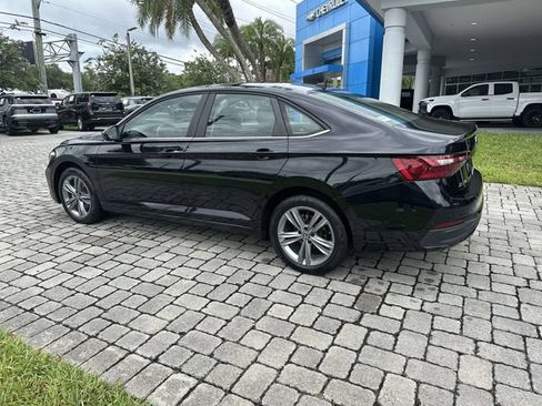Used 2024 Volkswagen Jetta SE FWD image 33