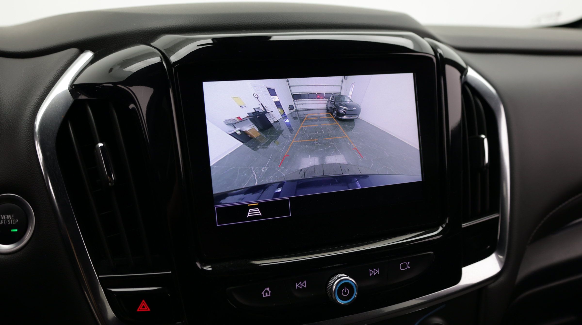Used 2023 Chevrolet Traverse LT FWD image 28