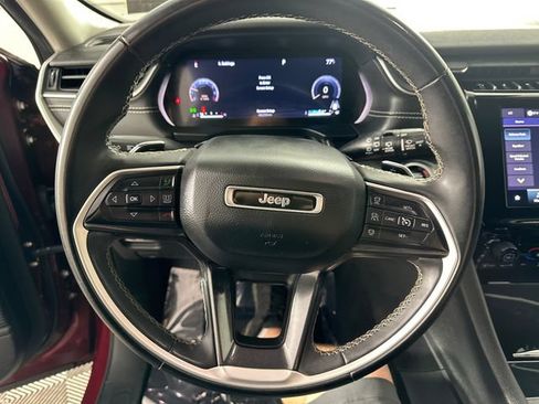 Certified 2023 Jeep Grand Cherokee Laredo AWD/4WD image 12