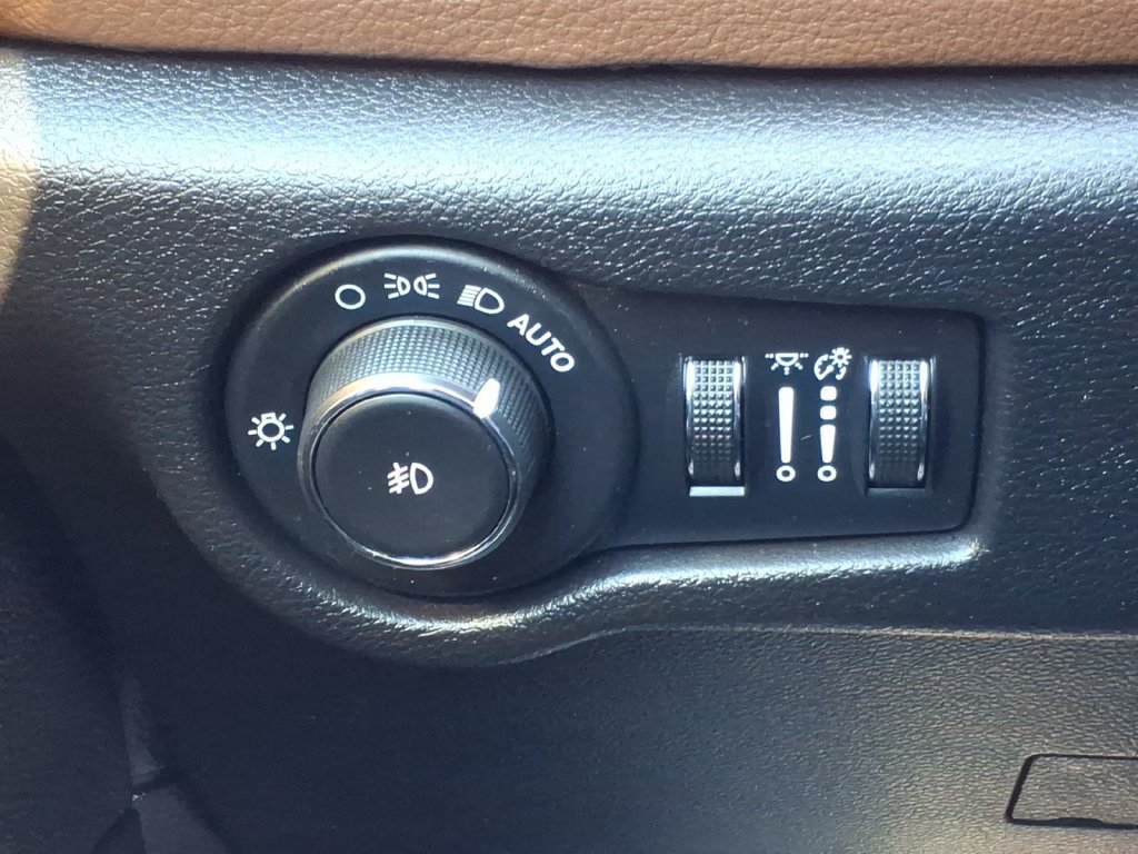 Used 2019 Chrysler Pacifica Limited FWD image 17