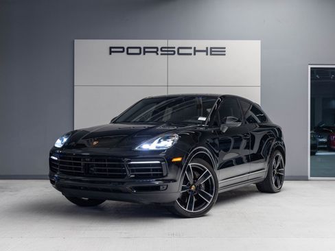 Certified 2023 Porsche Cayenne Platinum Edition image 1