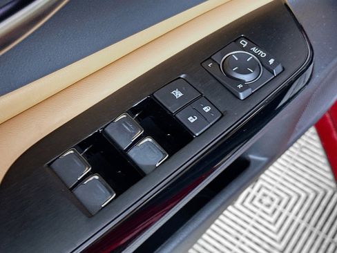 Certified 2025 Lexus ES 300h w/ Premium Package image 17