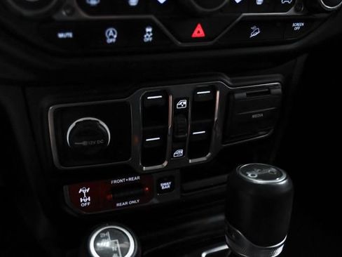 Used 2019 Jeep Wrangler Unlimited Rubicon AWD/4WD image 24