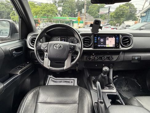 Used 2017 Toyota Tacoma SR AWD/4WD image 10