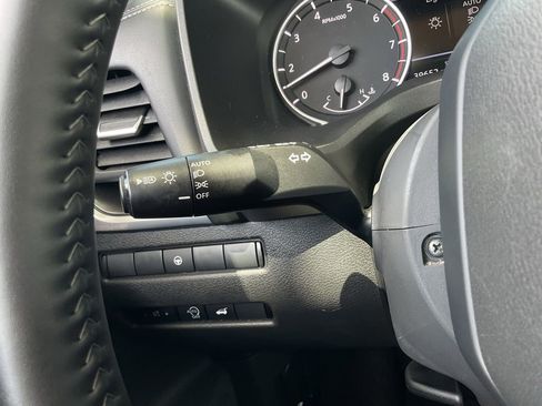 Used 2025 Nissan Rogue SV FWD image 32