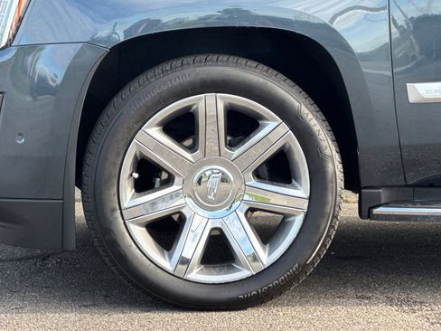 Used 2019 Cadillac Escalade Luxury AWD/4WD image 29