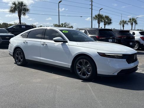 Used 2023 Honda Accord EX image 2
