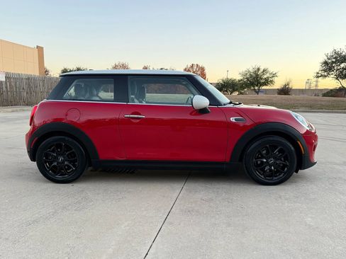 Used 2019 MINI Cooper 2-Door Hardtop w/ Premium Package image 7