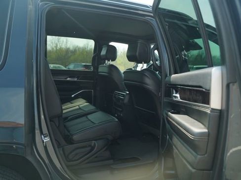 Used 2024 Jeep Wagoneer 4WD w/ Premium Group I image 23