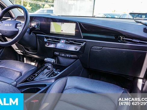 Used 2023 Kia Niro SX image 25