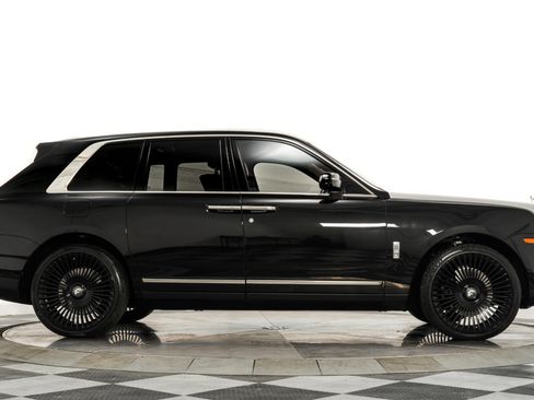 Used 2022 Rolls-Royce Cullinan image 48