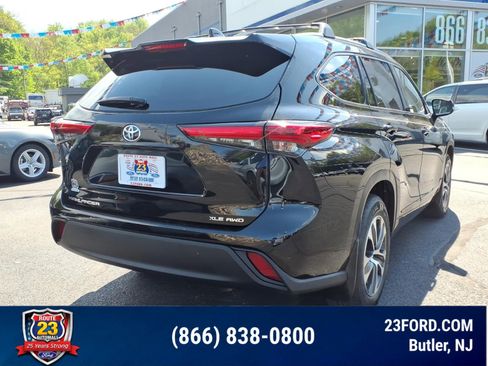Used 2021 Toyota Highlander XLE AWD/4WD image 8