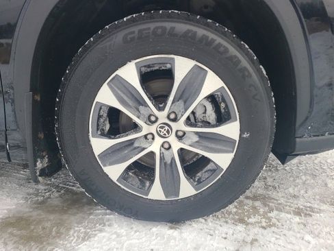 Used 2023 Toyota Highlander XLE image 9