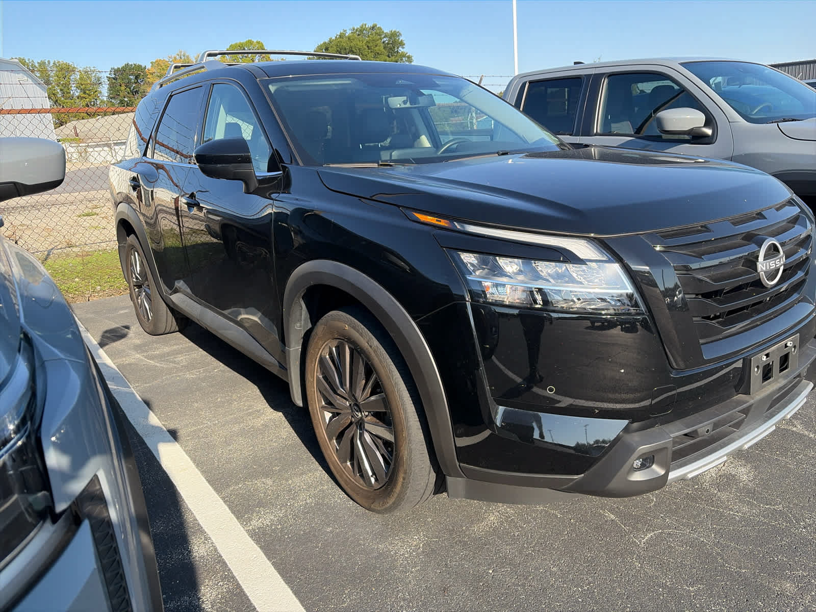Used 2024 Nissan Pathfinder SL w/ SL Premium Package AWD/4WD image 3