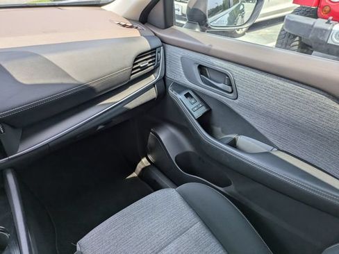 Used 2021 Nissan Rogue S FWD image 18