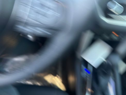 Used 2025 Toyota Corolla Cross XLE image 9