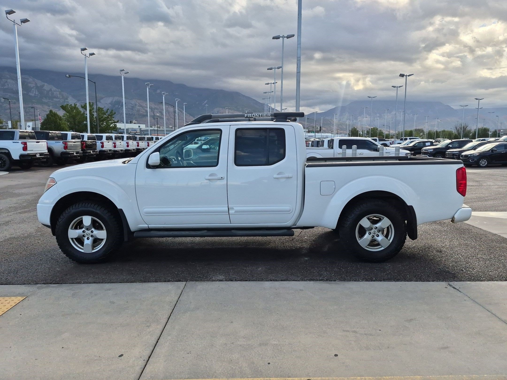 Used 2007 Nissan Frontier LE w/ Leather Pkg AWD/4WD image 7