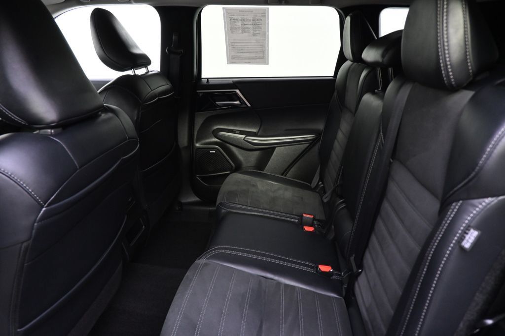 Used 2025 Mitsubishi Outlander SE AWD/4WD image 20