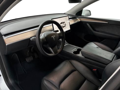 Certified 2022 Tesla Model Y Long Range AWD/4WD image 9