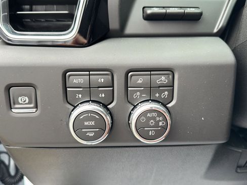 New 2026 GMC Sierra 3500 Denali Ultimate AWD/4WD image 15