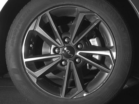 Used 2024 Kia Forte LXS FWD image 16