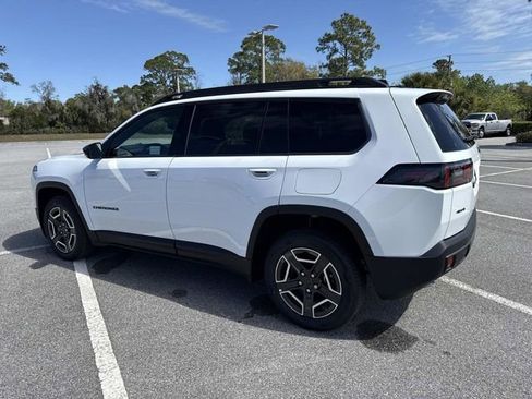 New 2026 Jeep Cherokee Laredo image 5