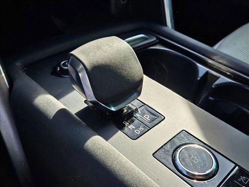 Used 2022 Land Rover Discovery S R-Dynamic image 11