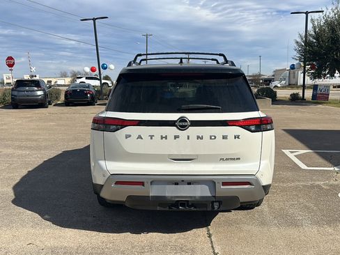 Certified 2024 Nissan Pathfinder Platinum image 5