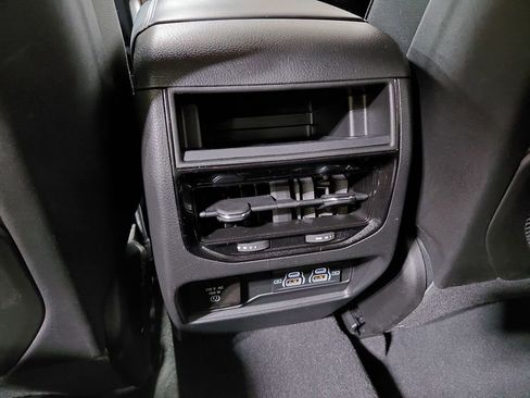 Used 2025 Jeep Grand Cherokee Altitude AWD/4WD image 38