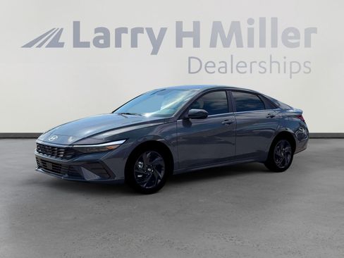 New 2026 Hyundai Elantra SEL Sport Premium FWD image 2