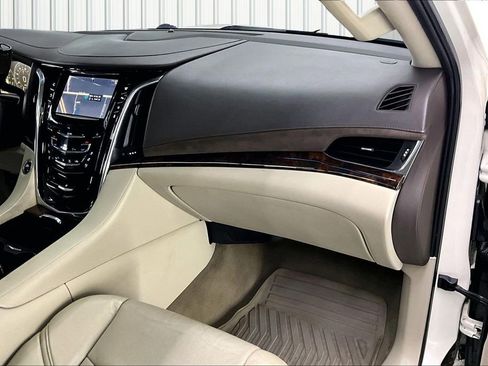 Used 2015 Cadillac Escalade Luxury image 29