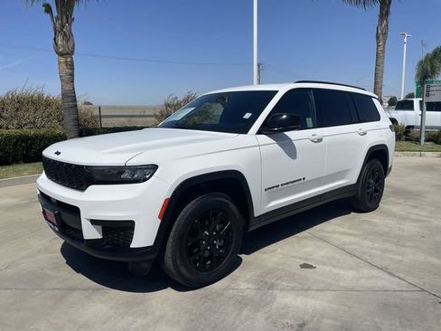 Used 2025 Jeep Grand Cherokee L Laredo AWD/4WD image 4