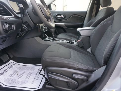 Used 2020 Jeep Cherokee Latitude FWD image 27