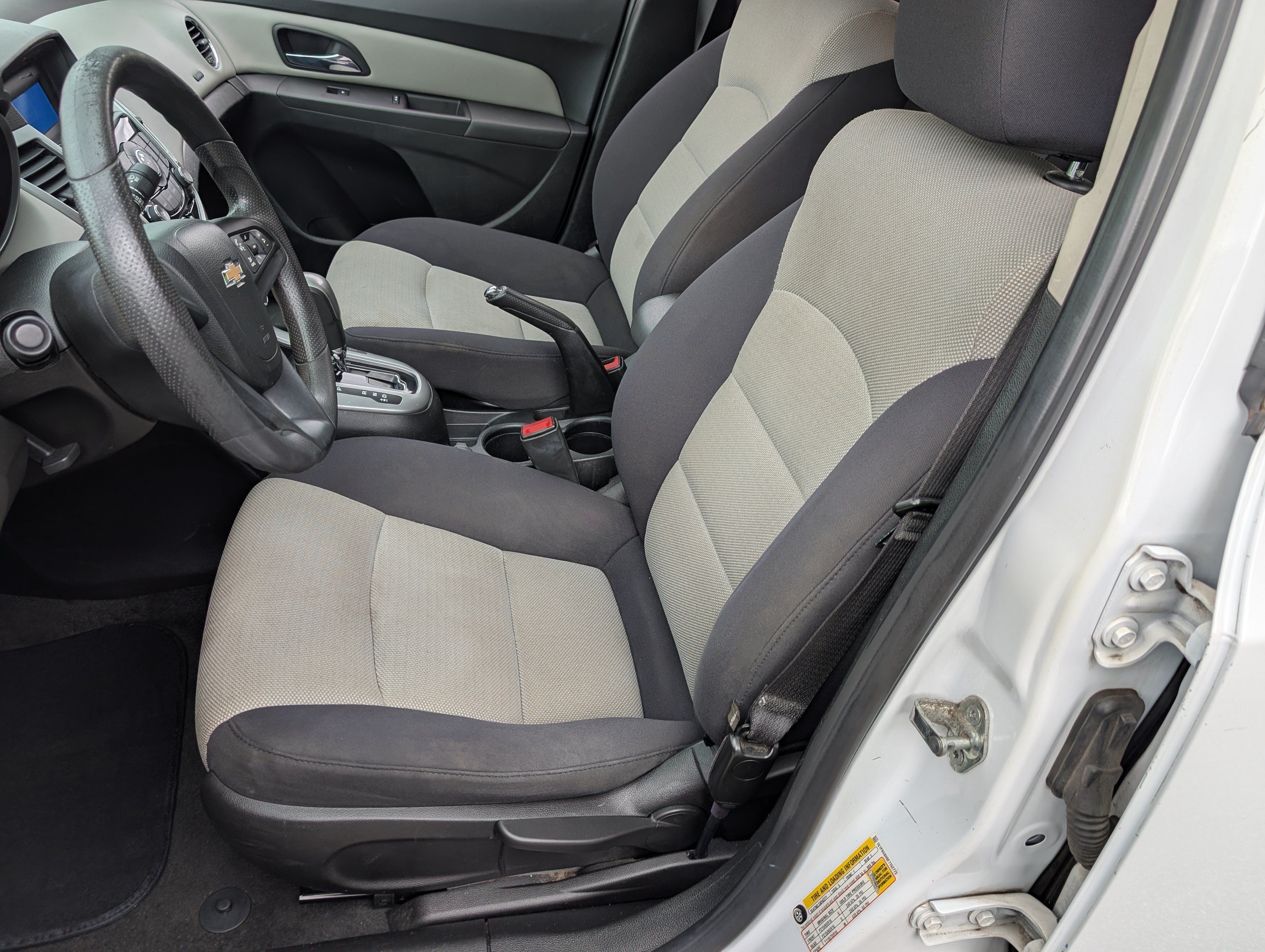 Used 2015 Chevrolet Cruze LS FWD image 16