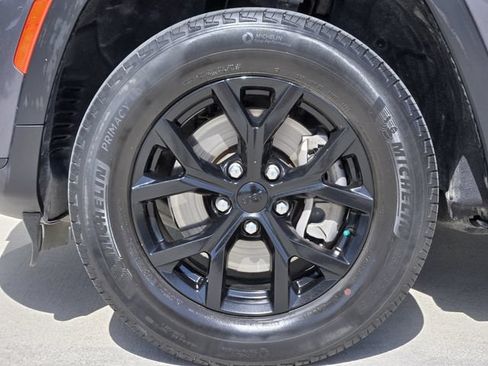 Used 2024 Jeep Grand Cherokee L Laredo RWD image 13