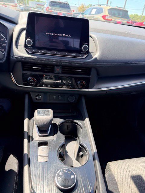 Used 2024 Nissan Rogue SV AWD/4WD image 17
