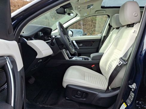 Used 2023 Land Rover Discovery Sport SE image 13