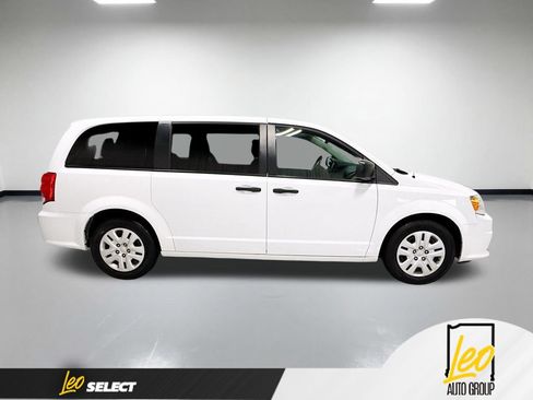 Used 2019 Dodge Grand Caravan SE FWD image 6