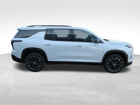 New 2026 Chevrolet Traverse LT w/ Sun and Wheel Package FWD image 7