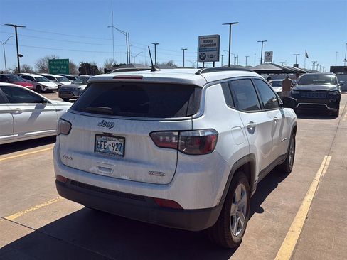 Used 2022 Jeep Compass Latitude image 11